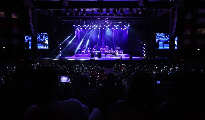 Yanni’den Expo 2016 Antalya’da Konser