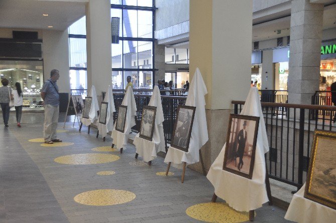 Forum Mersin’de Atatürk Fotoğraflarına Yoğun İlgi