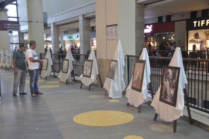 Forum Mersin’de Atatürk Fotoğraflarına Yoğun İlgi