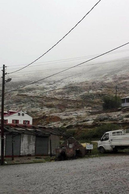 Gümüşhane’nin Yükseklerine Yılın İlk Karı Yağdı