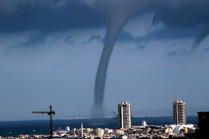 İskenderun’da Aynı Anda İki Hortum Çıktı