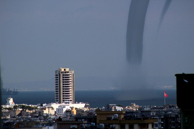 İskenderun’da Aynı Anda İki Hortum Çıktı