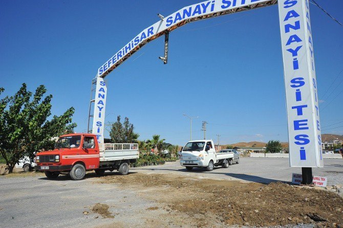 ’Tapulu Malım’ Diyerek Onlarca Aracın Geçtiği Sanayi Yolunu Kapattı