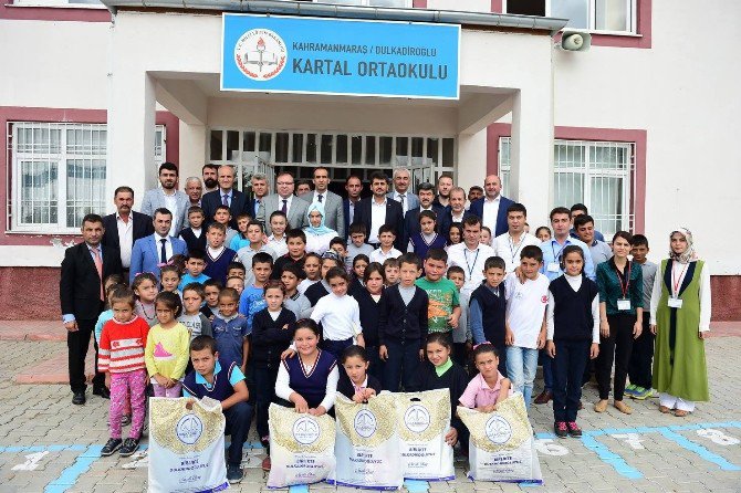 Dulkadiroğlu Belediyesi’nden Öğrencilere Kırtasiye Yardımı