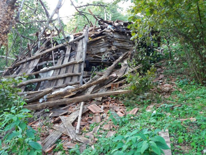 Kastamonu’da Evi Yıkılan Aile Yardım Bekliyor