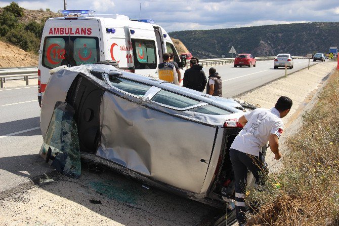 Yoldan Çıkan Otomobil Devrildi: 3 Yaralı