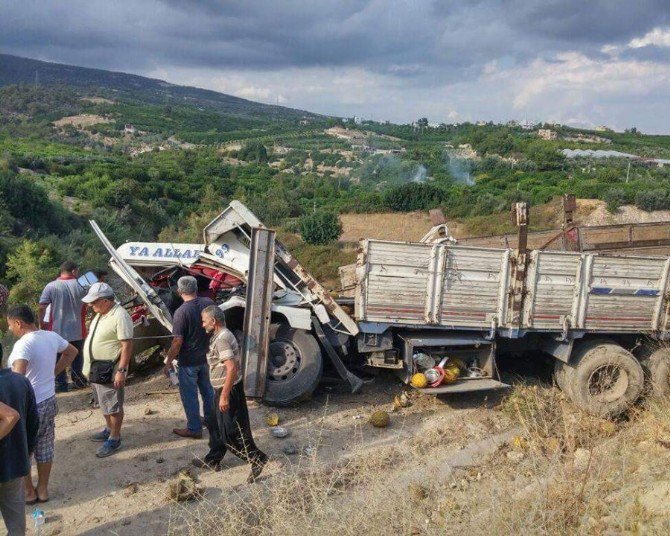 Kavun Yüklü Kamyon Şarampole Uçtu: 1 Yaralı