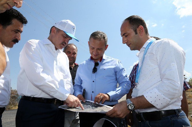 Başkan Gürlesin Kale Mahallesindeki Çalışmaları İnceledi