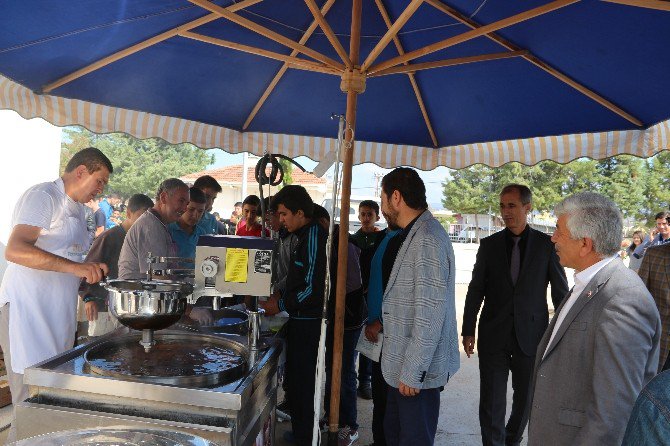 Sındırgı’da Demokrasi Şehitleri İçin Lokma Dağıtıldı