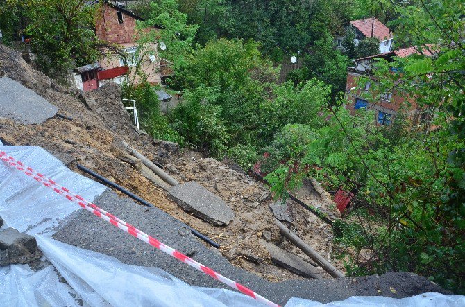 Zonguldak’ta Meydana Gelen Heyelanda Bir Ev Toprak Altında Kaldı