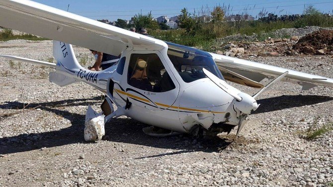 Antalya’da Ultralight Tipi Uçak Zorunlu İniş Yaptı