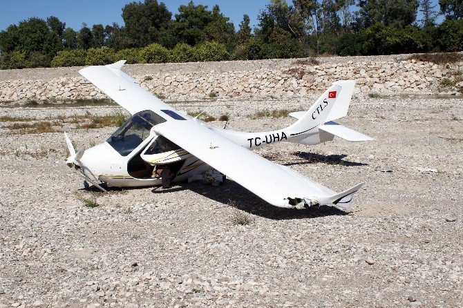 Antalya’da Ultralight Tipi Uçak Zorunlu İniş Yaptı