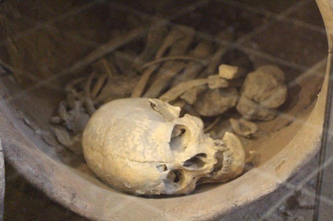 6 Bin Yıl Sonra Küp Mezarlardan Çıktılar