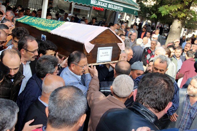 Trafik Kazasında Hayatını Kaybeden Genç Kız Toprağa Verildi