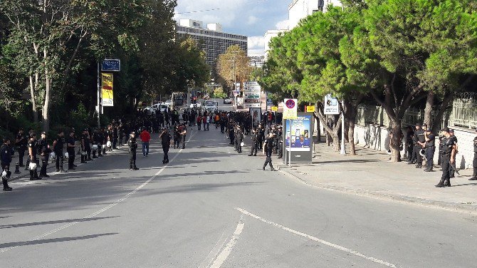 Galatasaraylı Taraftarlar Taksim’de Toplandı