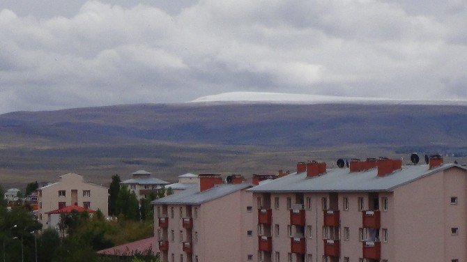 Kars’ta Yüksek Kesimlere Kar Yağdı