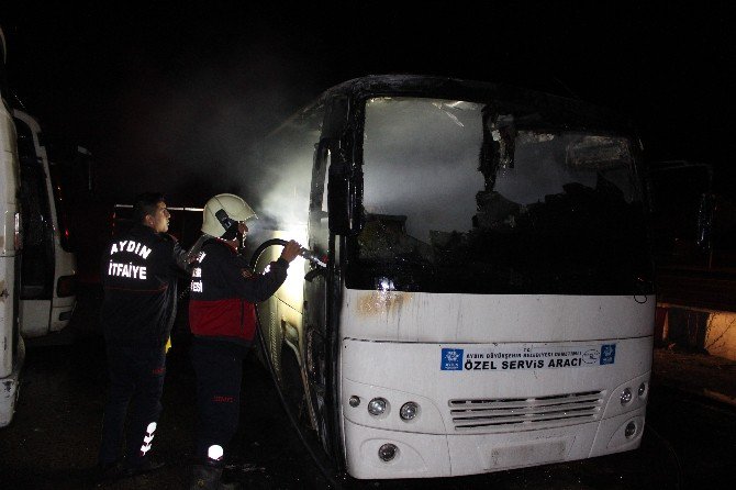 Nazilli’de Servis Aracı Alev Alev Yandı