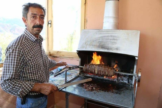 Oltu’da Köy Usulü Cağ Kebap