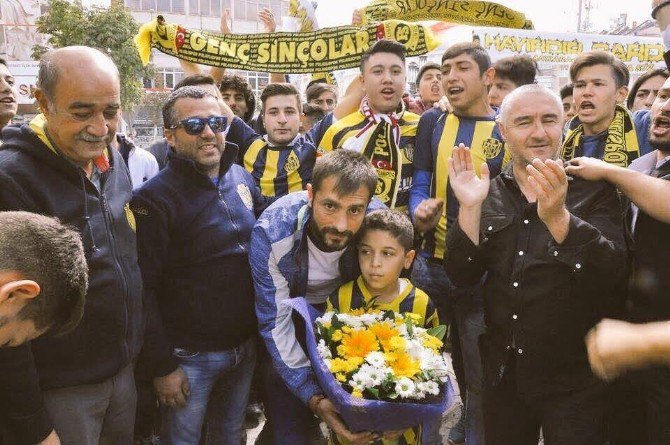 Ankaragücü’ne Taraftarlar Tarafından Sürpriz Karşılama