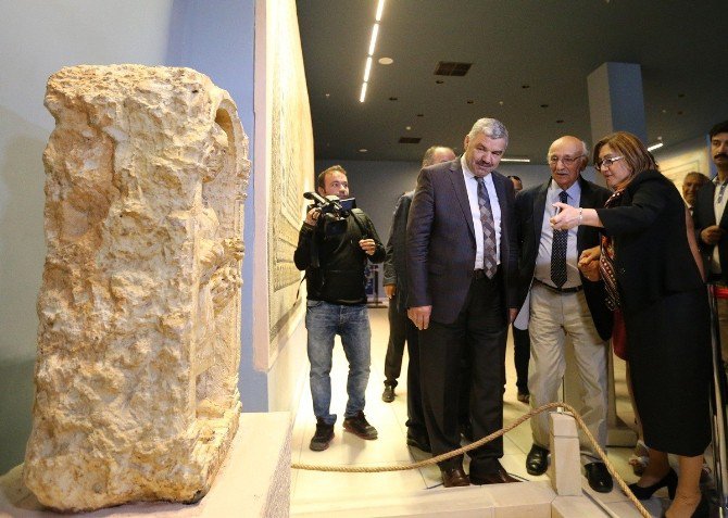 “Zeugmalı Çocuk” Heykeli Tanıtıldı