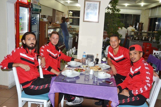 Ayvalıkgücü Belediyespor’a Kebap Ziyafeti