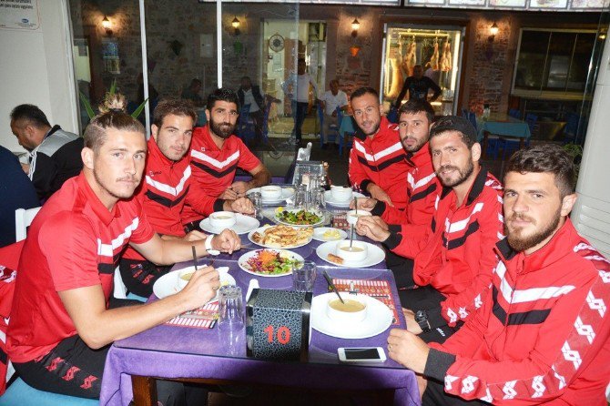 Ayvalıkgücü Belediyespor’a Kebap Ziyafeti