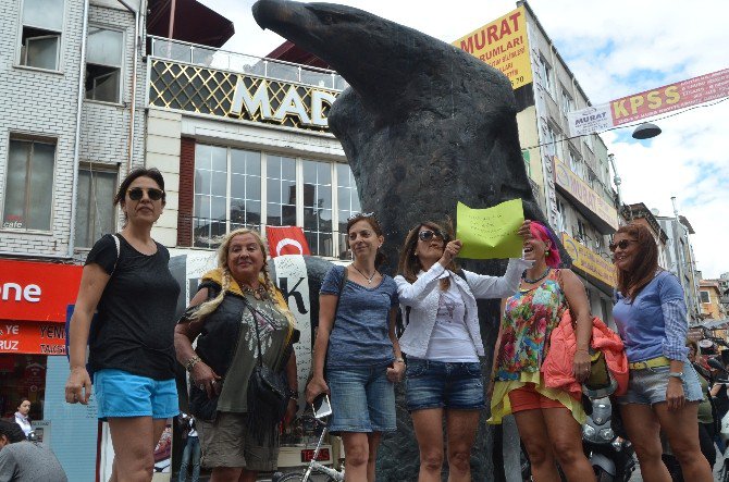 Taraftarlardan Otobüste Saldırıya Uğrayan Hemşireye Destek