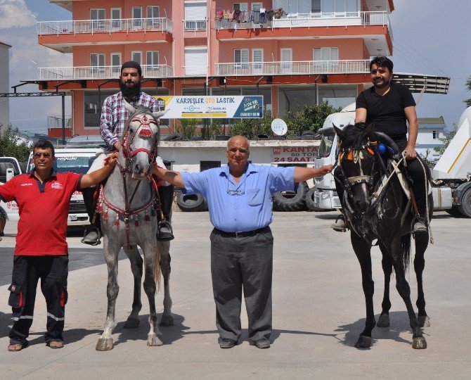 Korkuteli Düğünlerinde Atlı Korteje İlgi Yoğun