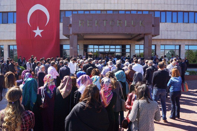 Vefat Eden Öğretim Üyesi İçin Tören Yapıldı