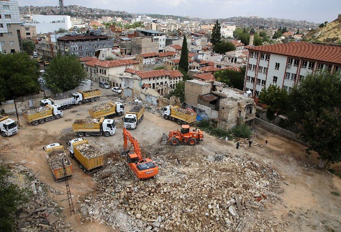 Fadıloğlu Yıkım Çalışmaları Yerinde İnceledi