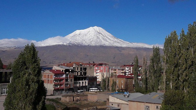 Ağrı Dağı Beyaz Gelinliğini Giydi