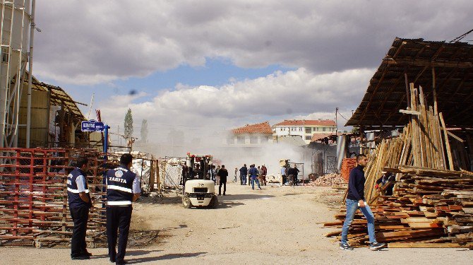 Fabrika Deposundaki Yangın Korkuttu