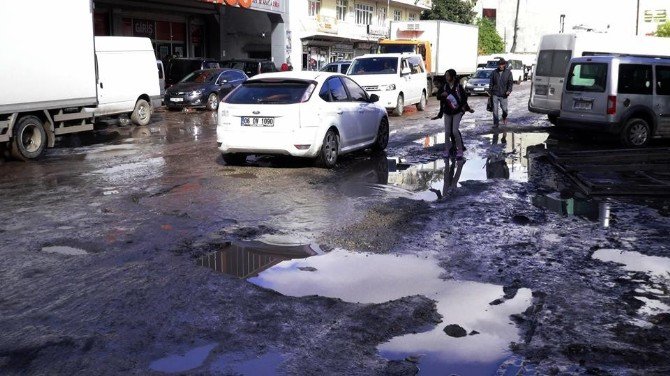 Bitmeyen Yol Çalışması Düğün Sloganı Oldu