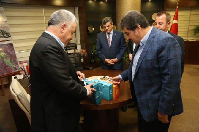 Yeni Esenler’i Bakan Arslan’a Anlattı