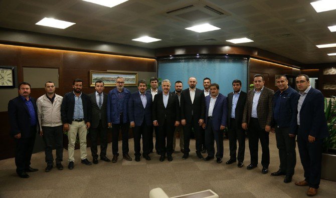 Yeni Esenler’i Bakan Arslan’a Anlattı