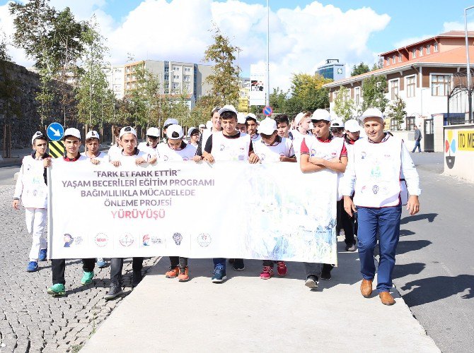 Lise Öğrencilerinden “Bağımlılığa Hayır” Yürüyüşü