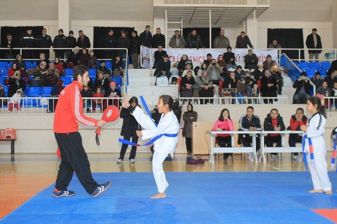 Karaman’da Üçüncü Dönem Tekvando Kuşak Sınavı Yapıldı