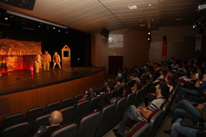 Maltepe’de Perdeler “Aşk Listesi” İle Açıldı