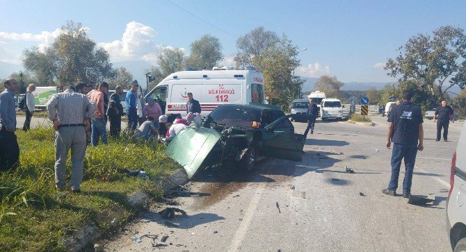 Sakarya’da Otomobille Kamyon Çarpıştı: 3 Yaralı