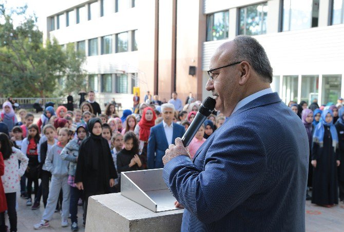 Şehit Erol Olçok Kız Anadolu İmam Lisesinde İlk Bayrak Töreni Yapıldı