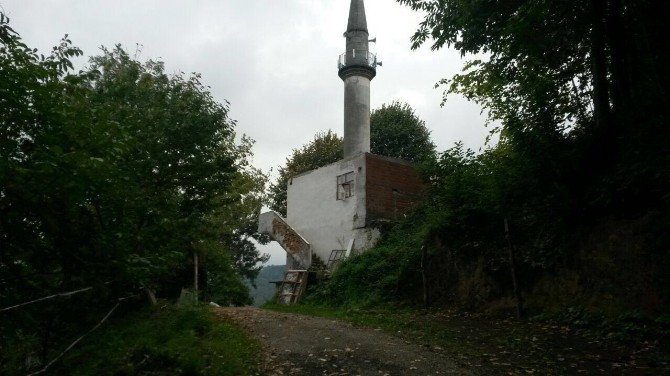 Tarihi Taş Camii’nin Restorasyonu Sürüyor