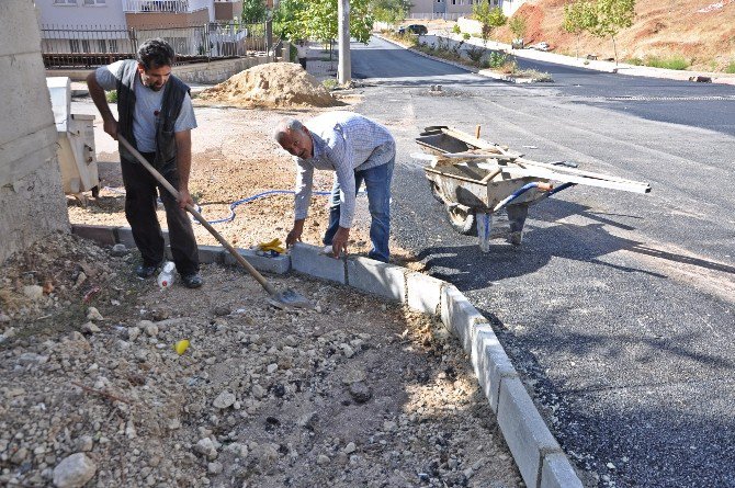 Gölbaşı İlçesinde Kaldırım Çalışmaları Devam Ediyor