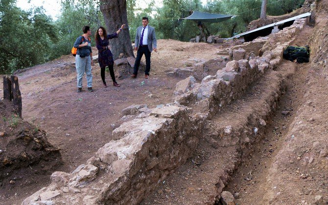 Edremit’te Antik Kentin Dükkanları Gün Yüzüne Çıkartıldı