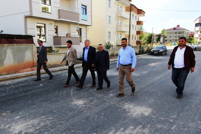 Başkan Memiş Ve Belediye Meclis Üyelerinden Asfalt İncelemesi