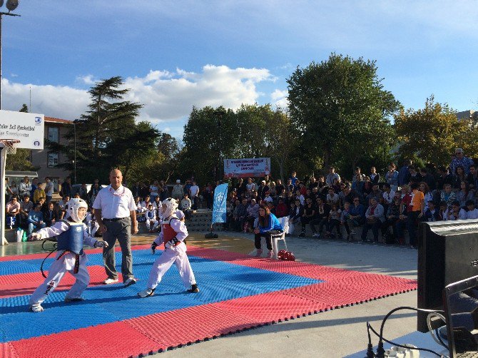 Demokrasi Şehitleri Adına Taekwondo Turnuvası Düzenlendi