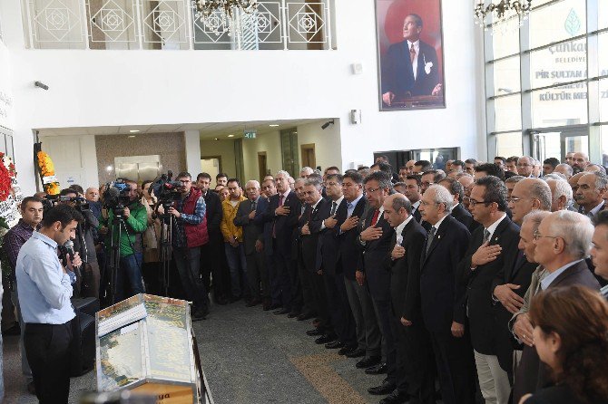 Kılıçdaroğlu Chp Pm Üyesi Ali Öztunç’un Kayınpederinin Cenaze Törenine Katıldı