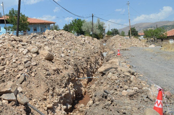 Arguvan Kömürlük’ün Kanalizasyon Sorunu Çözüldü