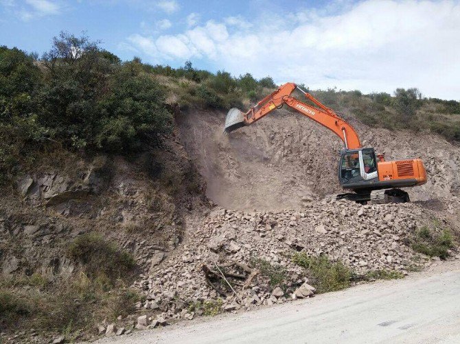 Körfez’de Yol Genişletme Çalışmaları Sürüyor