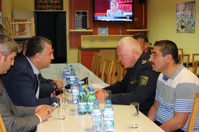 Almanya’da Camiye Bombalı Saldırı