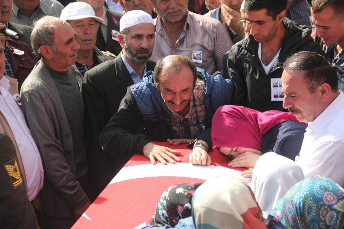 Şehit Uzman Onbaşı Doğum Gününde Toprağa Verildi